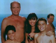 best-photobombs-constanza-bomb-seinfeld.jpg